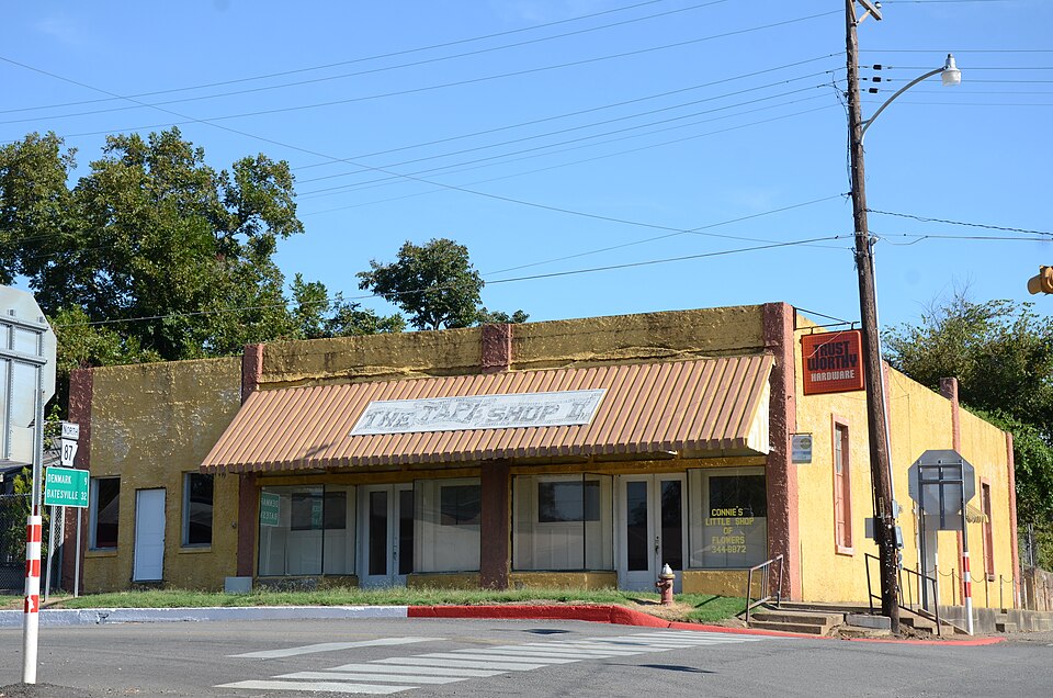 Photograph of U.L. Hickmon Hardware Store