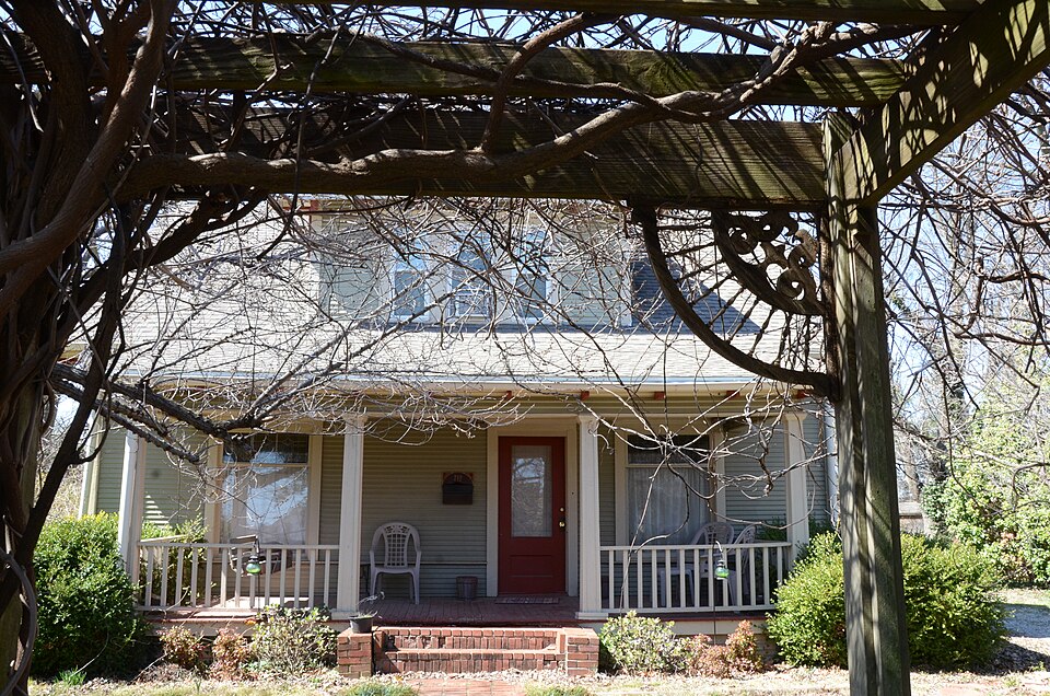 Photograph of House at 712 N. Mill Street