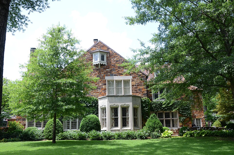 Photograph of Kahn-Jennings House
