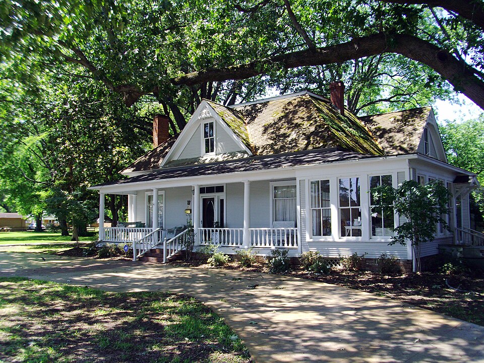 Photograph of McKennon-Shea House