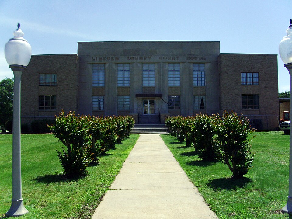 Photograph of Lincoln County Courthouse