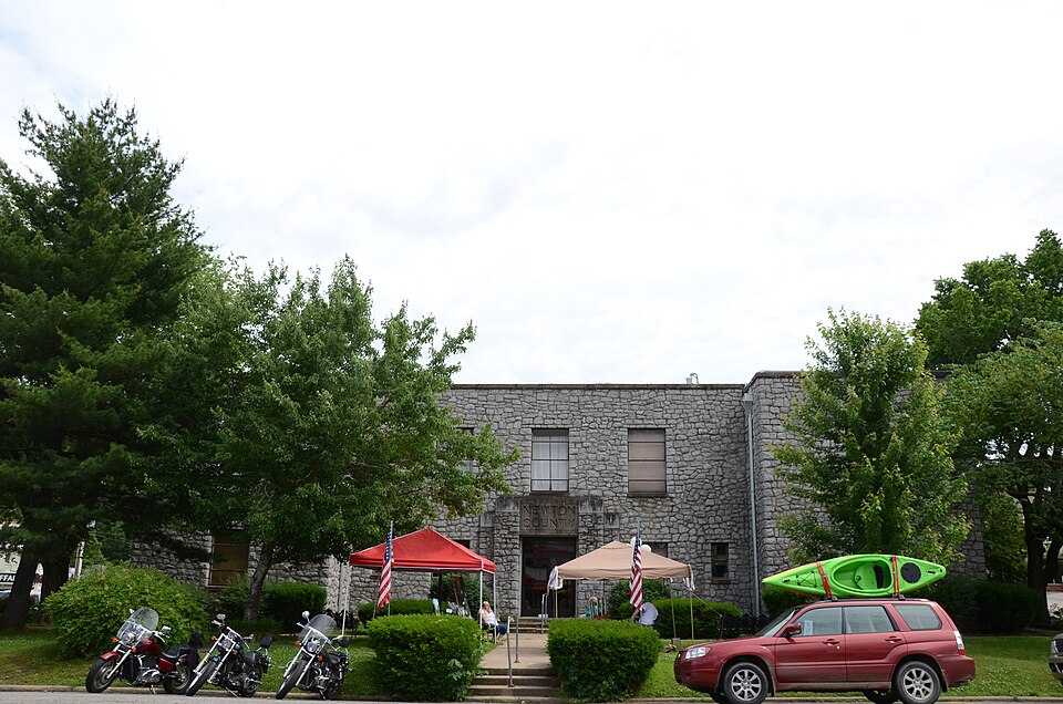 Photograph of Newton County Courthouse