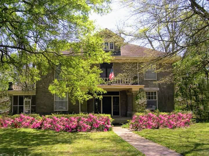 Photograph of Dr. M.C. Hawkins House