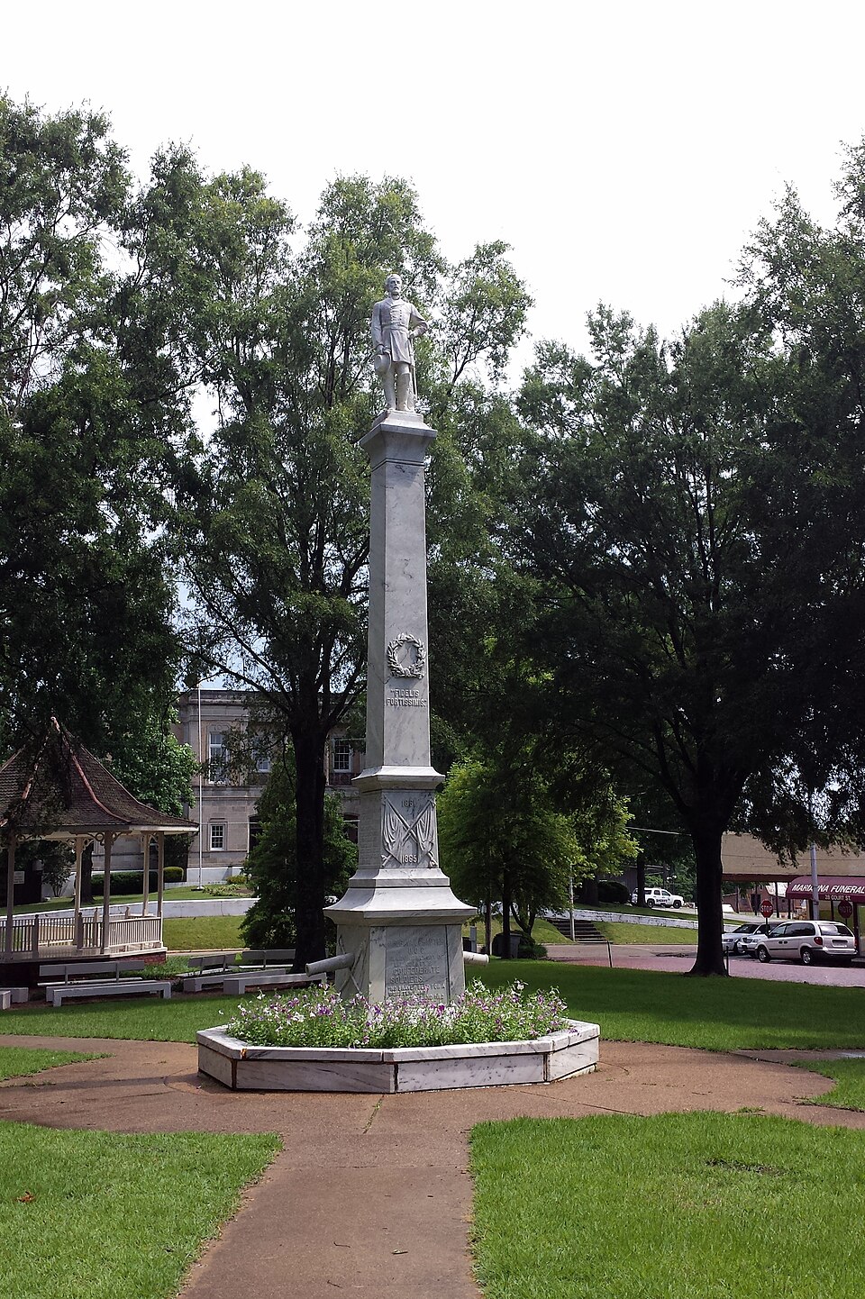 Photograph of Gen. Robert E. Lee Monument