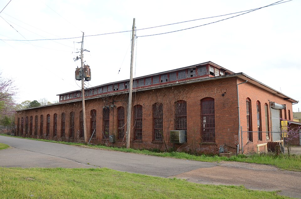 Photograph of DeQueen & Eastern Railroad Machine Shop