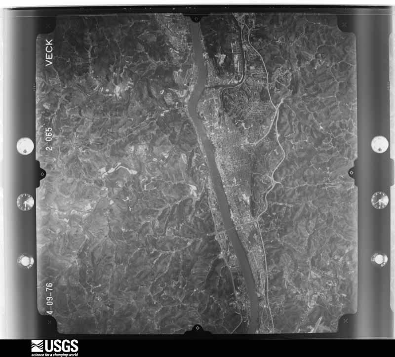 U.S. Geological Survey aerial photograph, 1976-04-01, scale 1:80000
