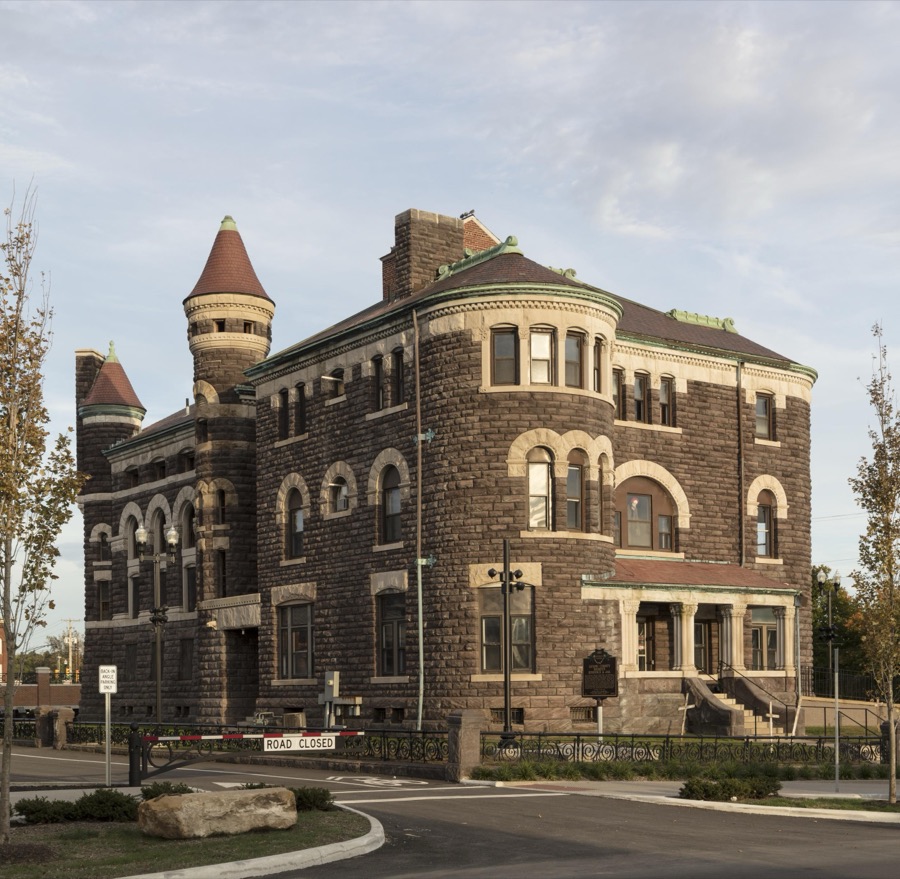 The old Licking County sheriff's residence and jail in Newark, Ohio