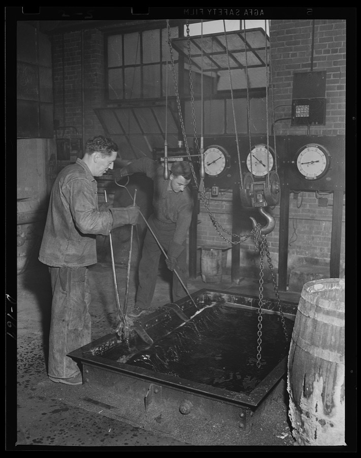 Good temper. Quenching operation following the heat treatment of gun parts in an eastern arsenal