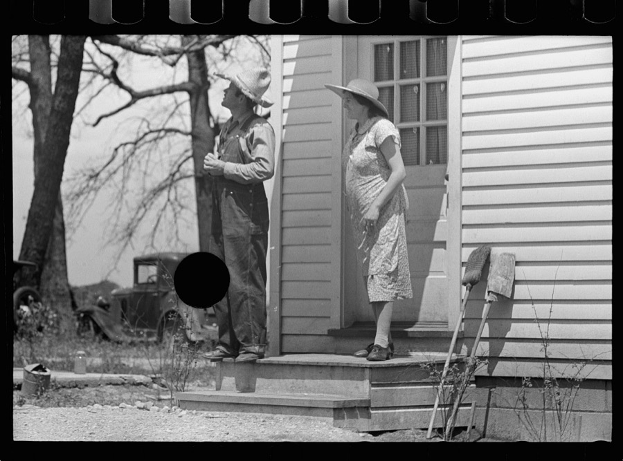 Homesteaders with family, Scioto Farms, Ohio