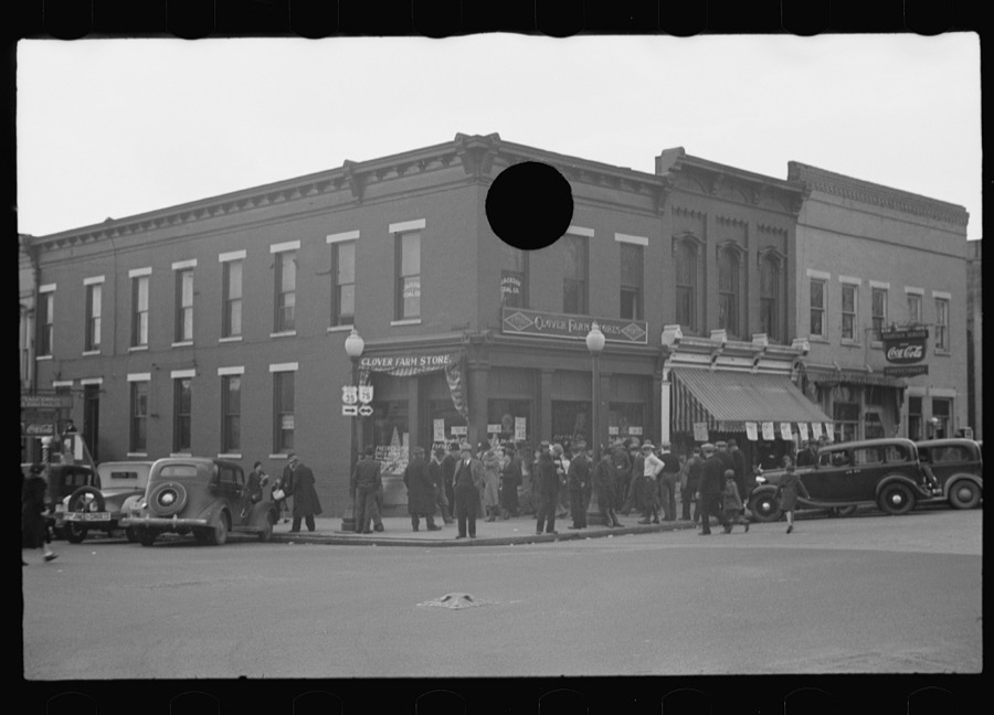 Street scene, Saturday afternoon in Jackson, Ohio