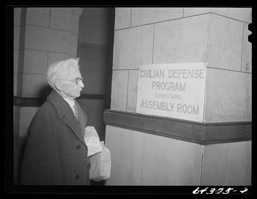 Marietta, Ohio. Old lawyer, veteran of Spanish-American war, entering courthouse to register for civilian defense