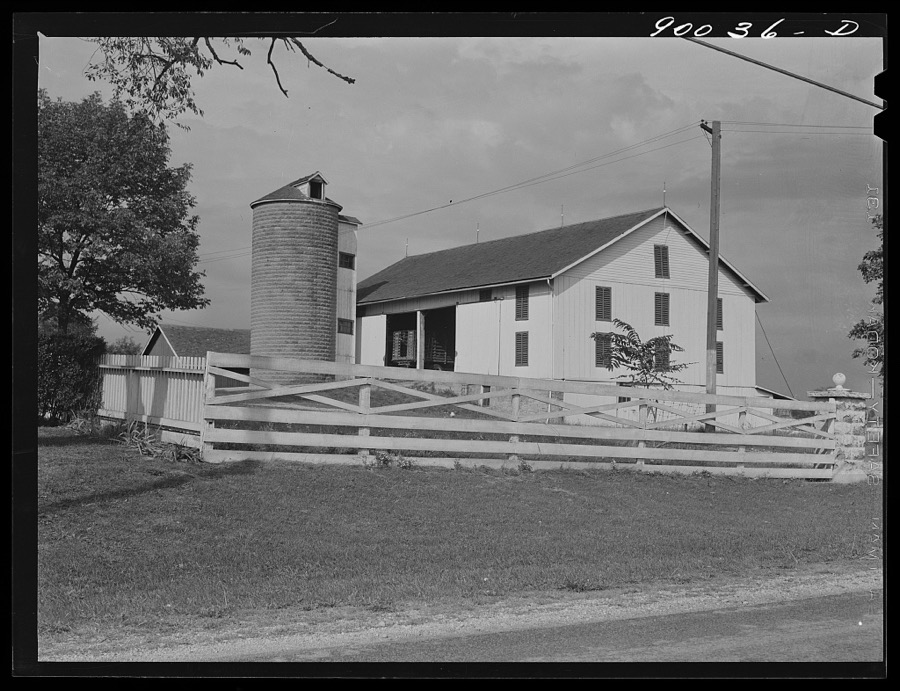 Barn on farm near Dayton, Ohio