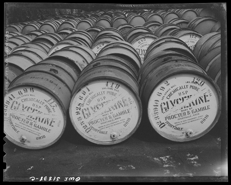 Proctor [i.e. Procter] and Gamble Distributing Company, Cincinnati, Ohio. Drums of glycerine ready for shipment