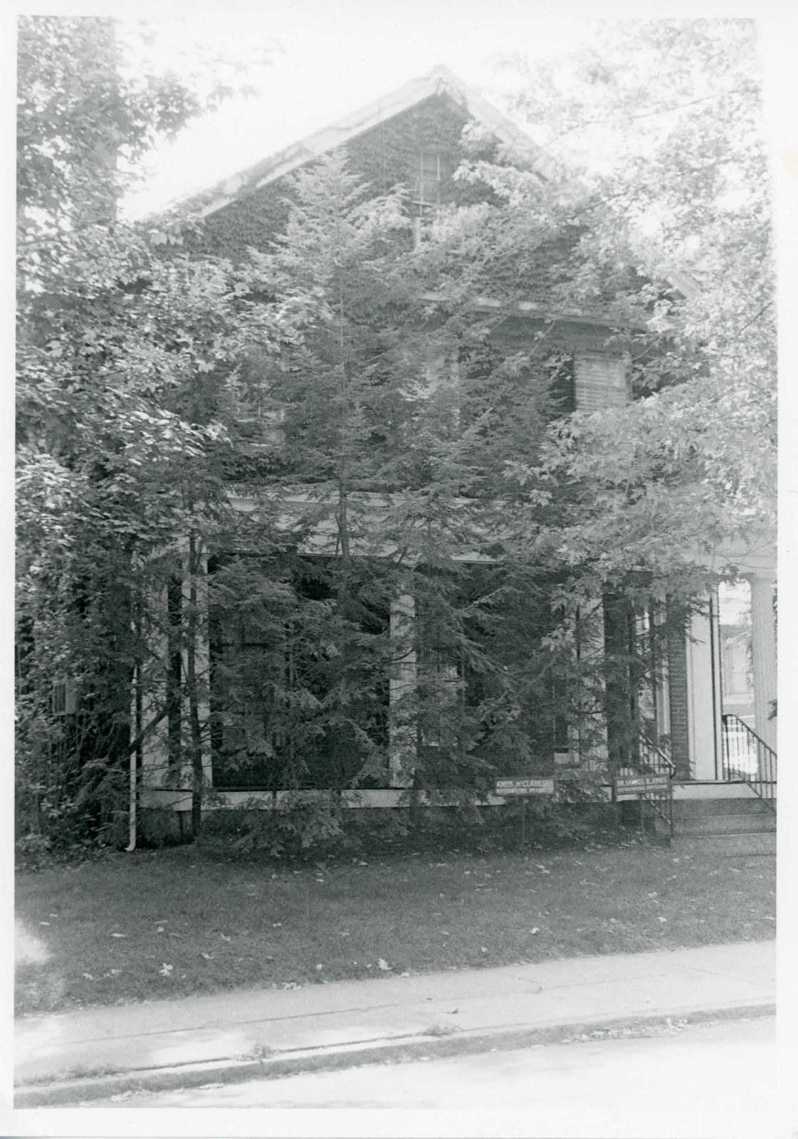 Oxford-Crown Historic District, photograph from the federal nomination
