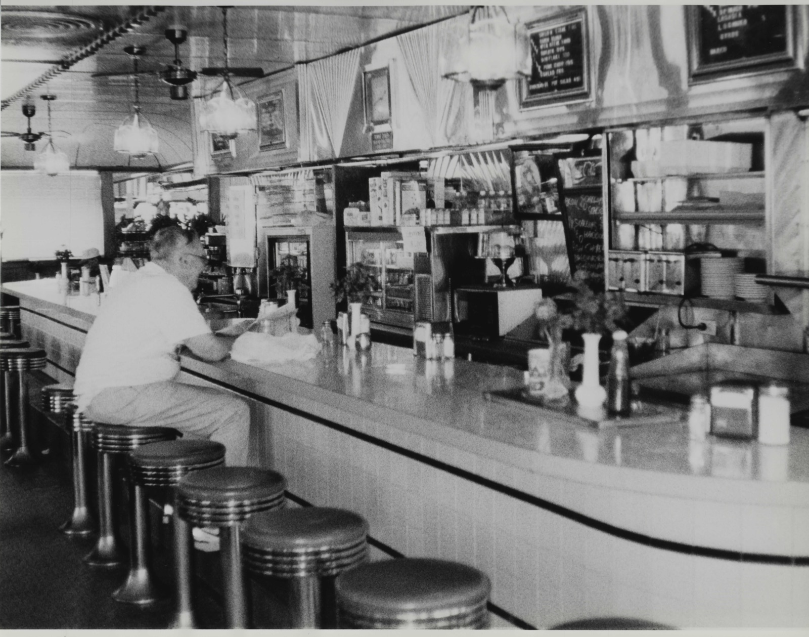 Town Diner, photograph from the federal nomination