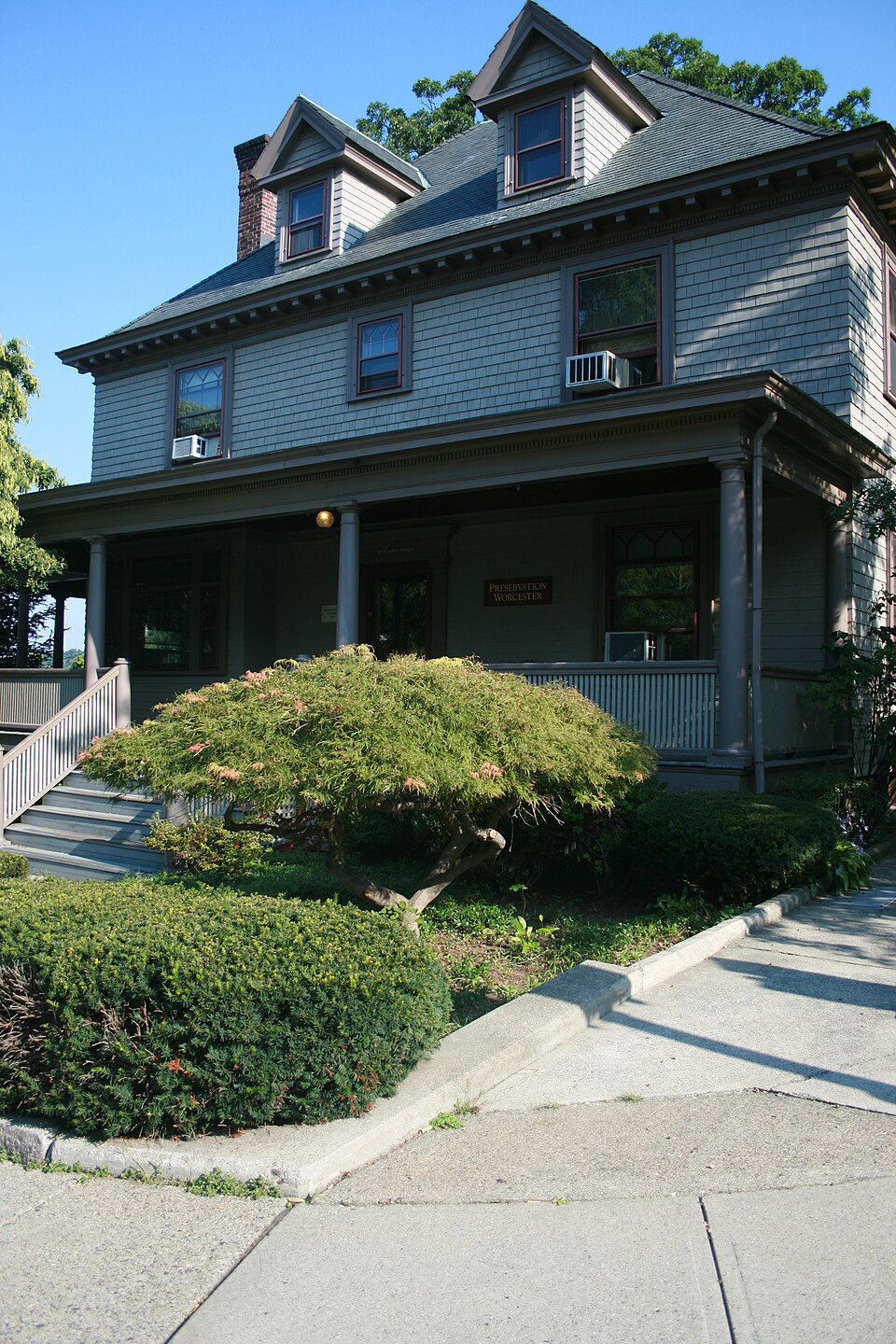 Photograph of Frank L. and Mabel H. Dean House