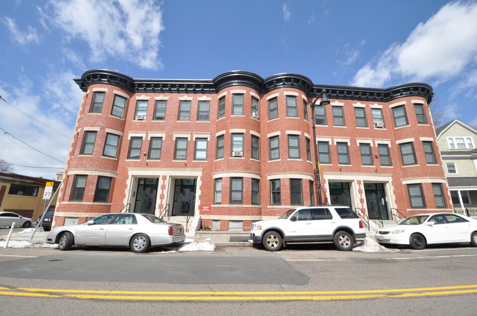 Photograph of Samuel Edelman Apartments