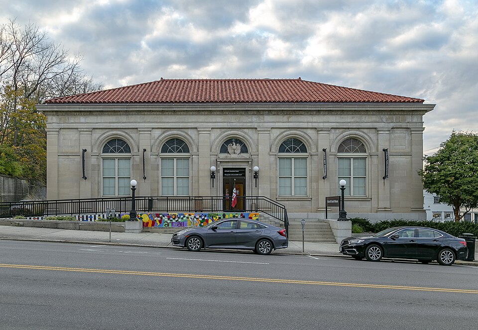 Photograph of Richard Ross Museum of Art