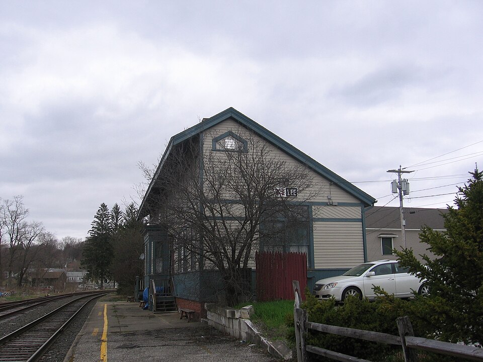 Photograph of Lee station