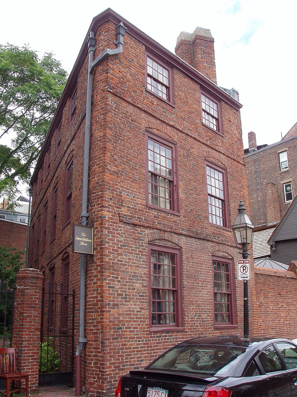 Photograph of Pierce-Hichborn House
