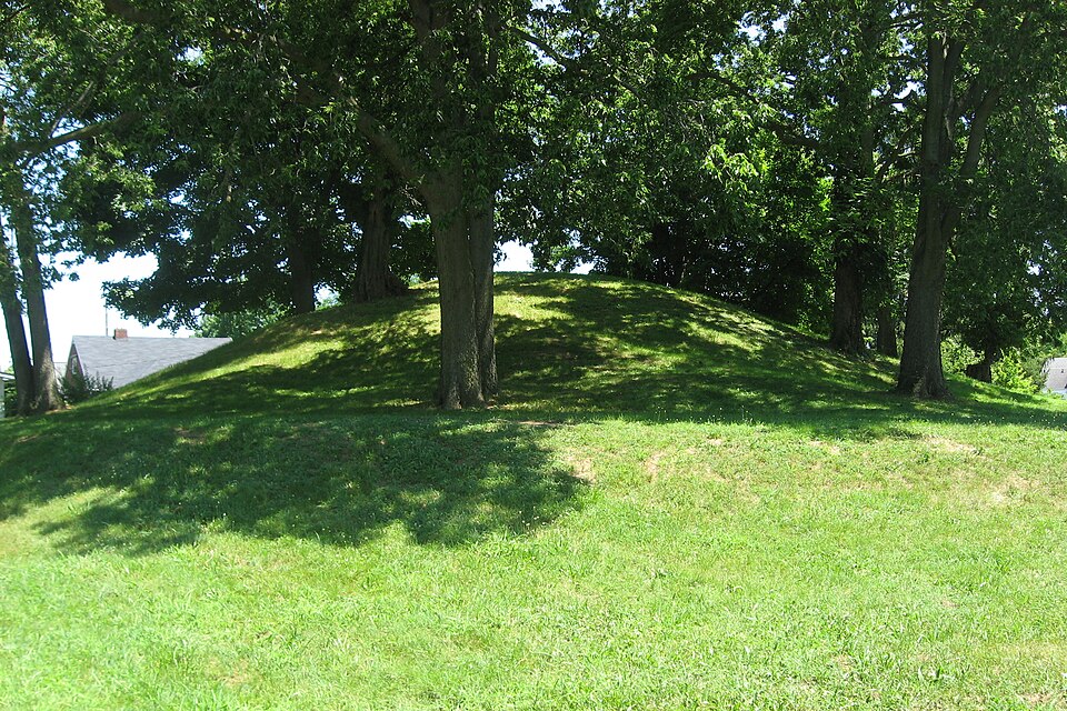Photograph of Story Mound State Memorial