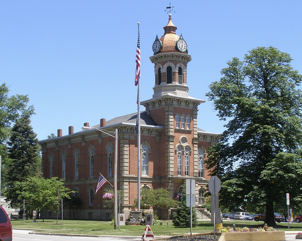 Photograph of Chardon Courthouse Square District