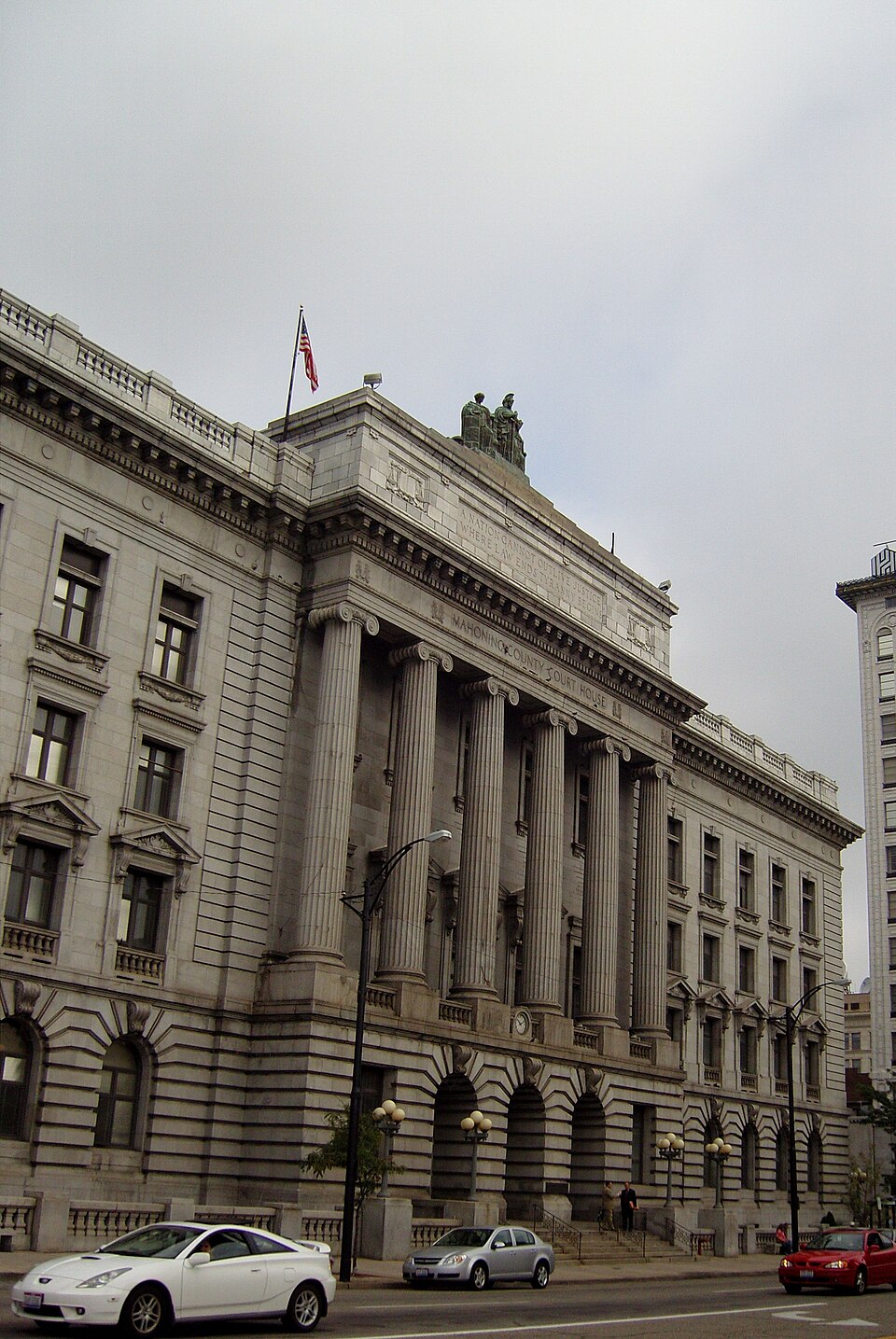 Photograph of Mahoning County Courthouse