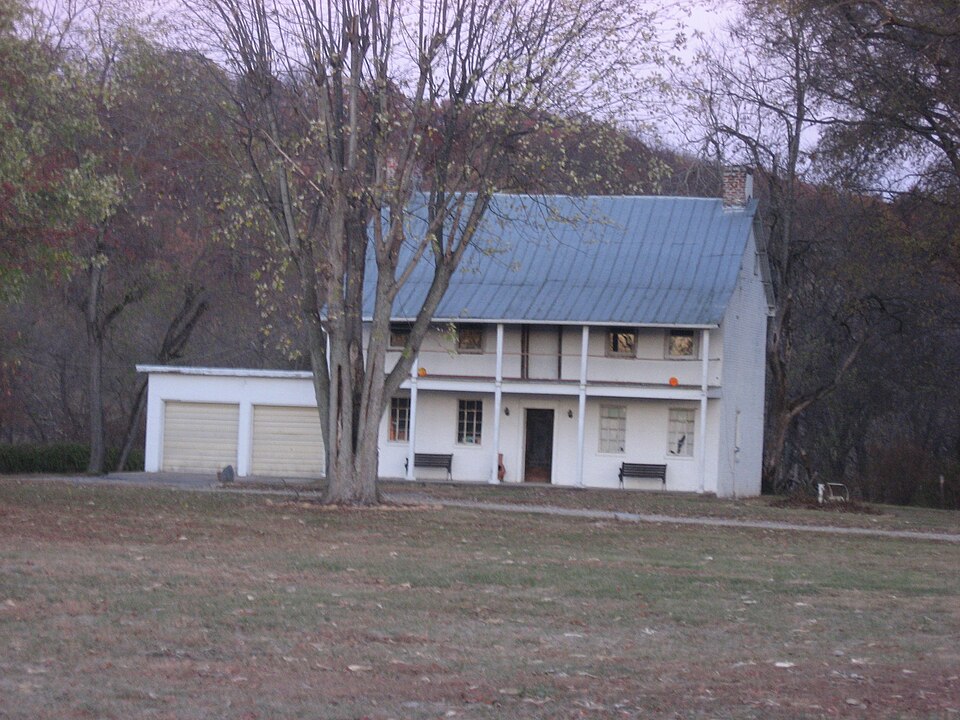 Photograph of Eighteen Mile House