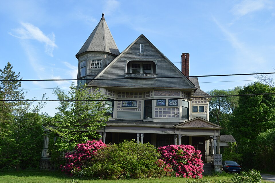Photograph of Horace L. Hine House