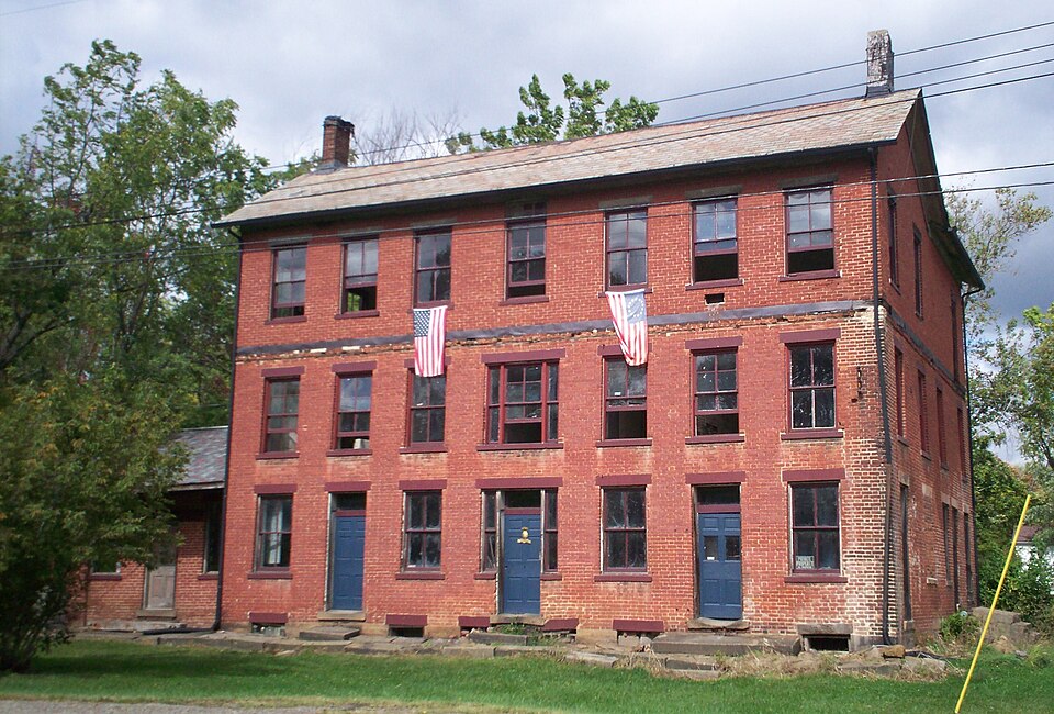 Photograph of Palmyra Center Hotel