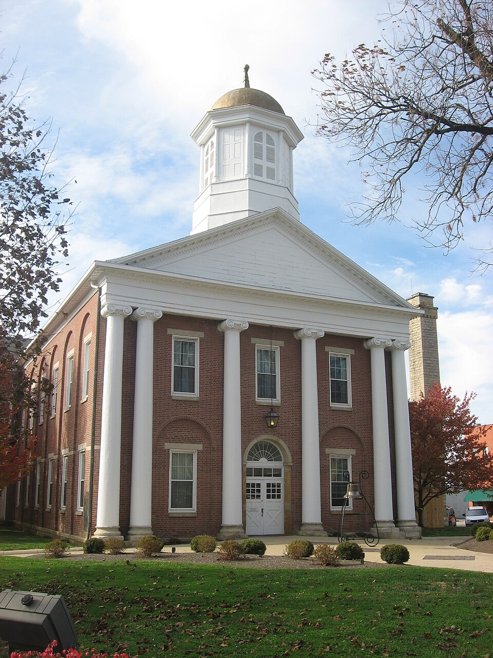Photograph of Highland County Courthouse