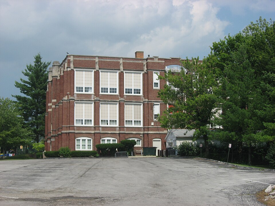 Photograph of Aigler Alumni Building