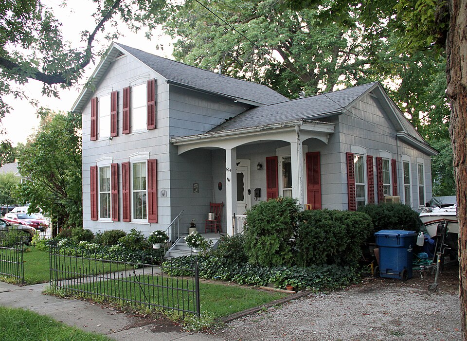 Photograph of House at 624 Washington St.