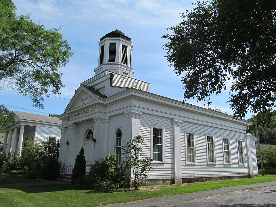 Photograph of Williamsburg Center Historic District