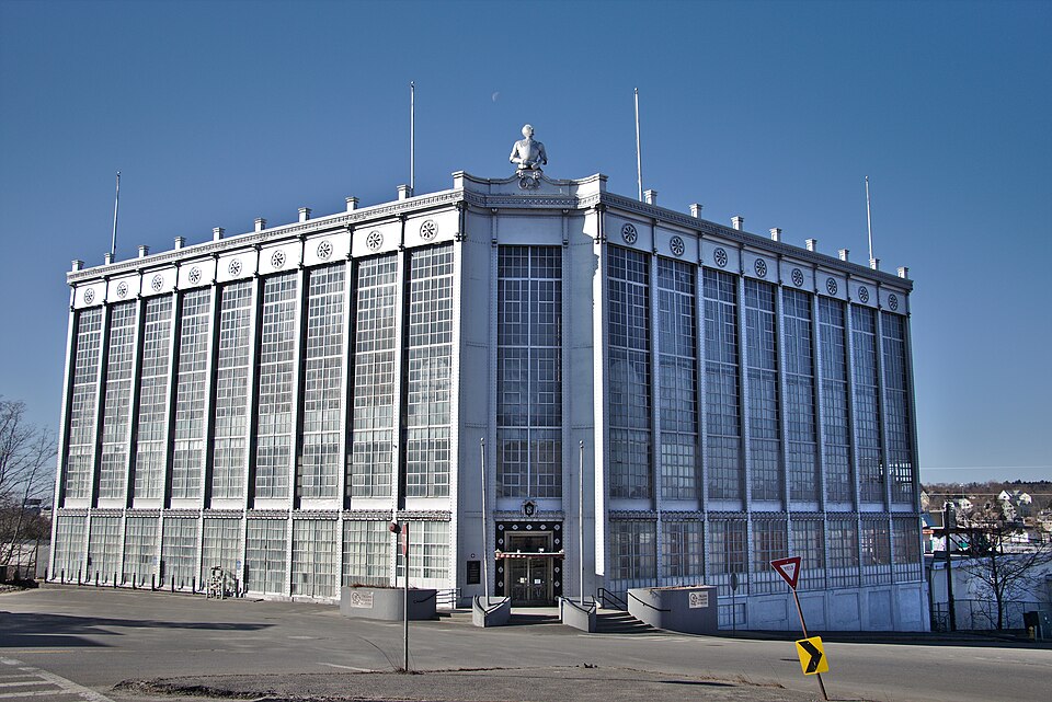 Photograph of Higgins Armory Building