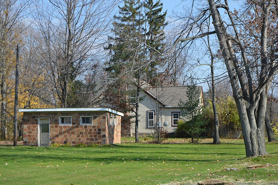 Photograph of John Kellogg House and Barn