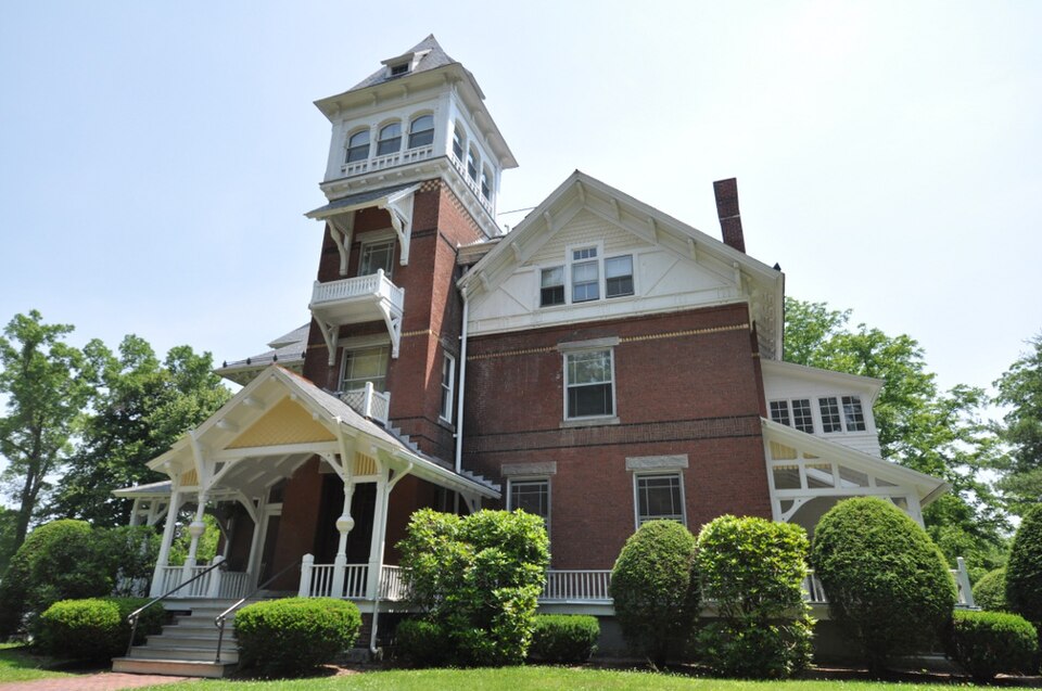 Photograph of Grove Hill Mansion