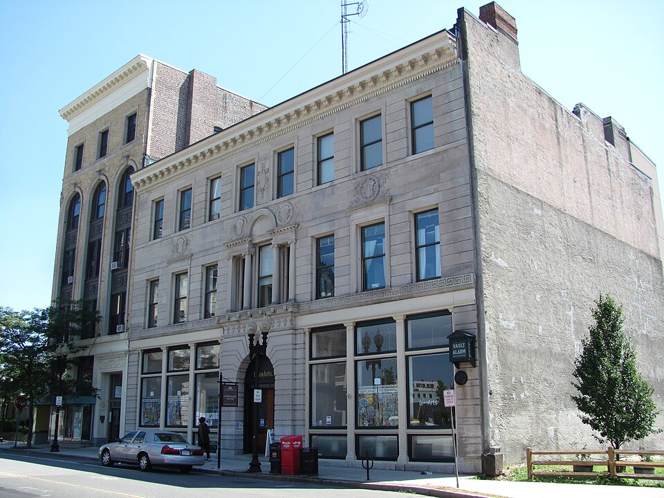 Photograph of Lynn Bank Block