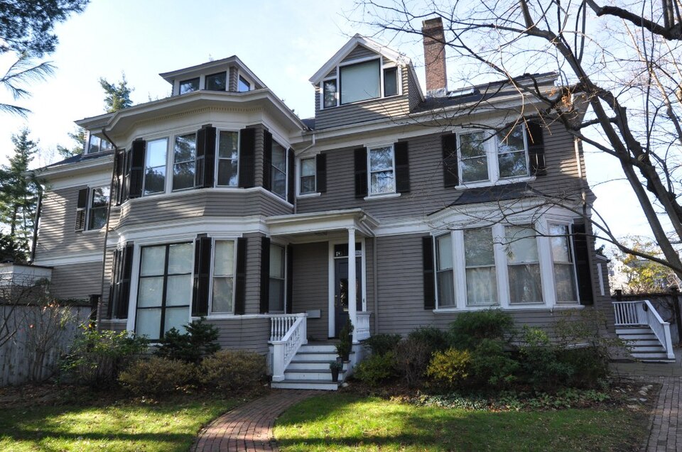 Photograph of E.E. Cummings House