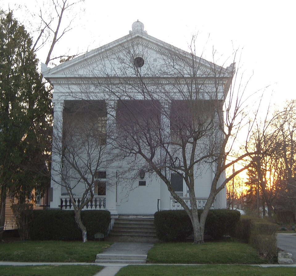 Photograph of Dr. Albert Linaweaver House