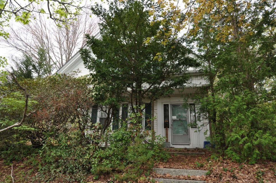 Photograph of Francis Deane Cottage