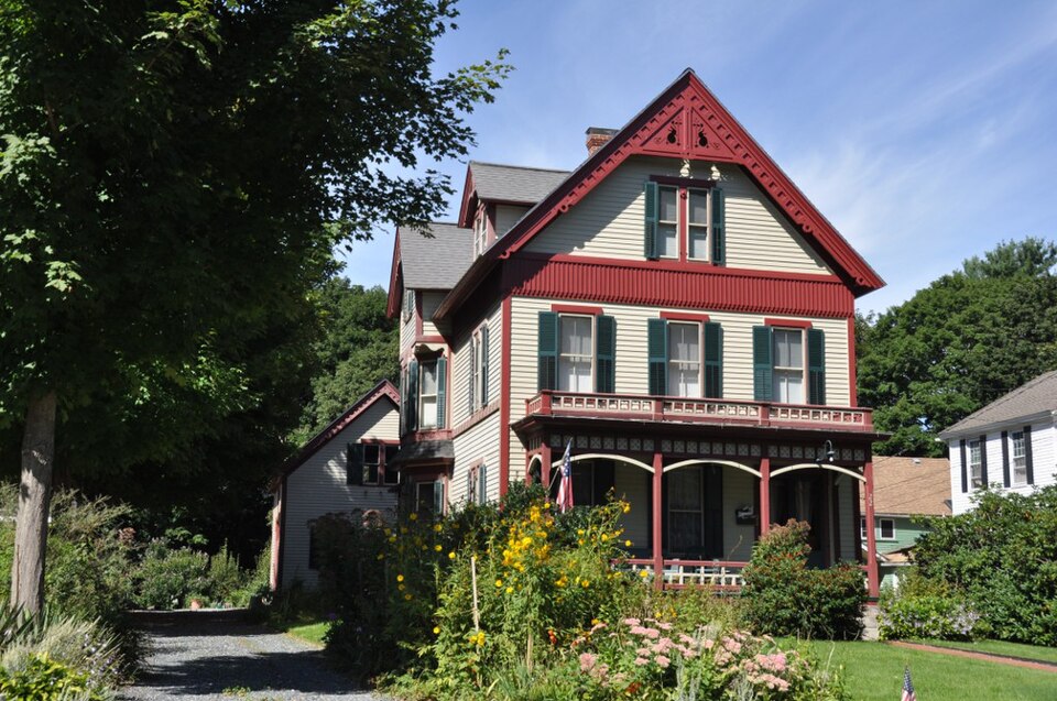 Photograph of R. Farnum House