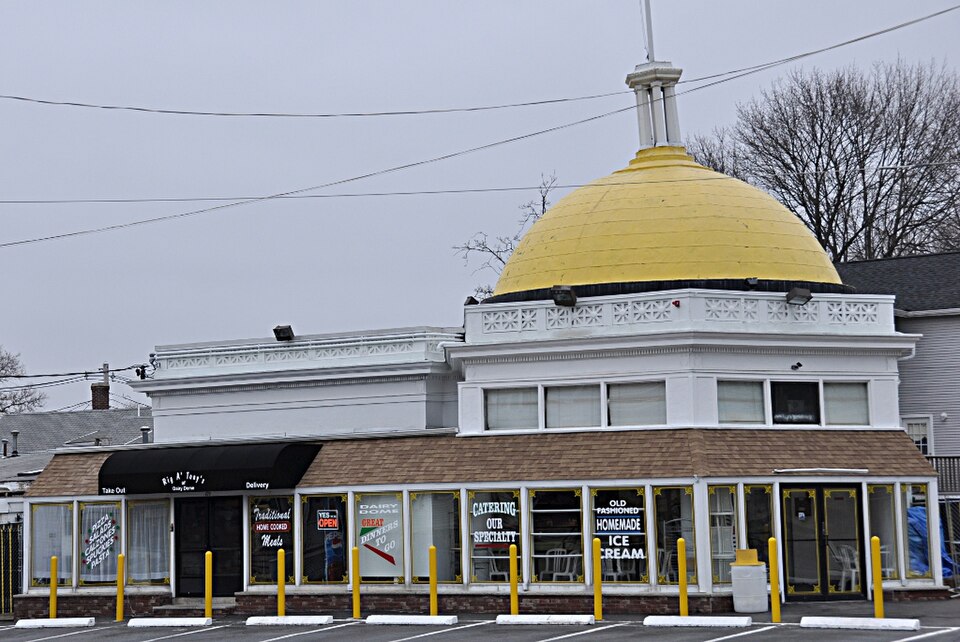 Photograph of Colonial Beacon Gas Station