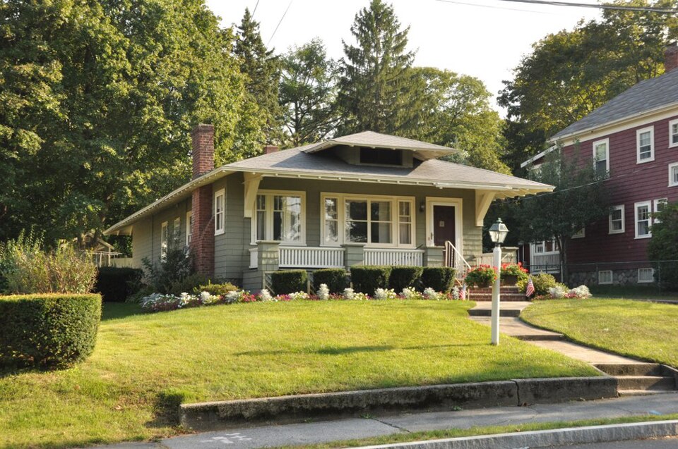 Photograph of House at 44 Temple Street
