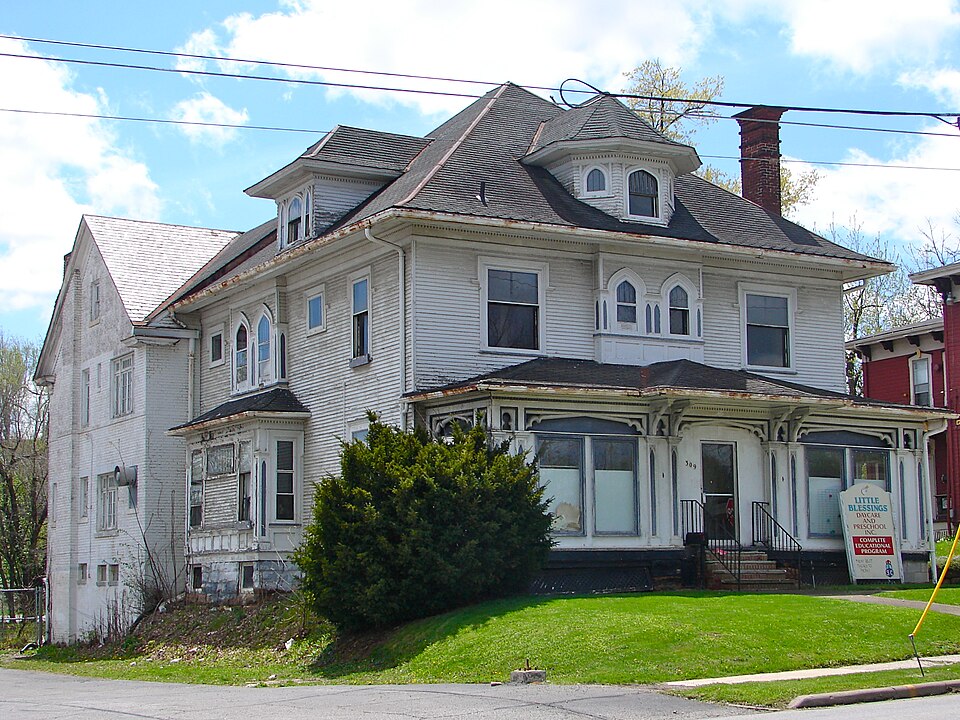 Photograph of Building at 309 Park Avenue West