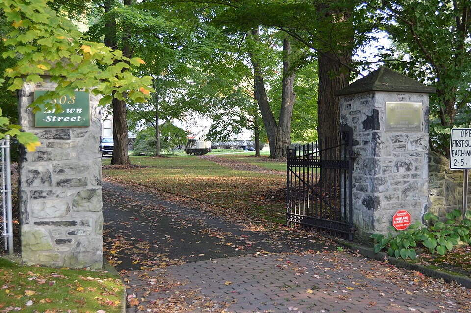 Photograph of Ward-Thomas House