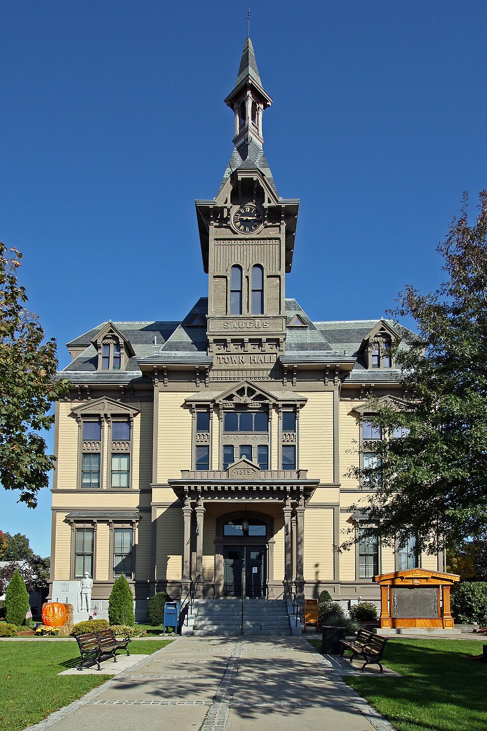 Photograph of Saugus Town Hall