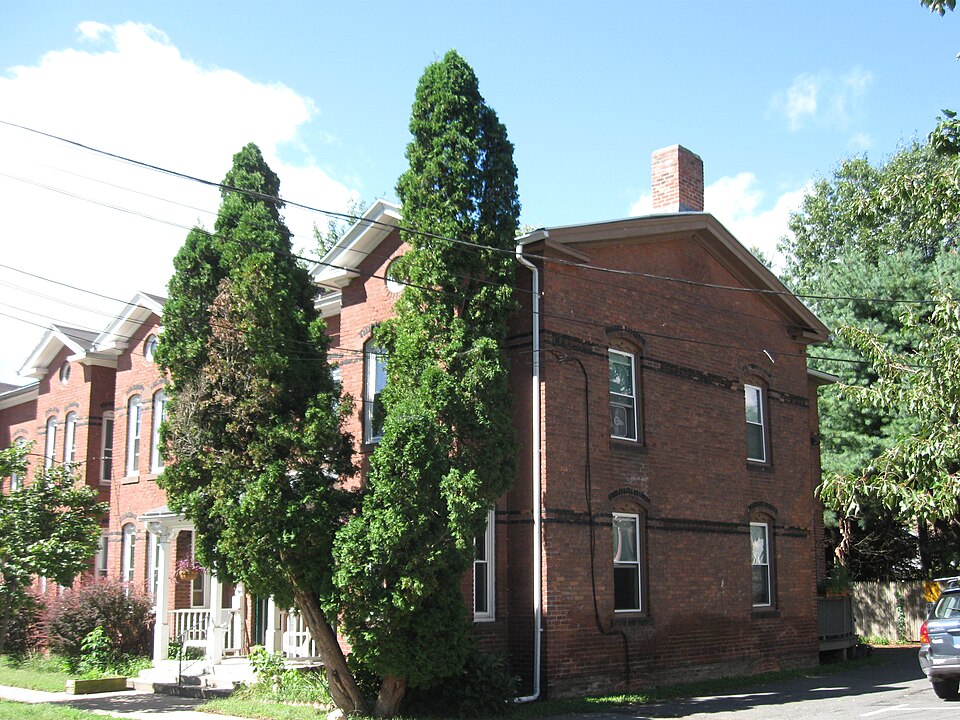 Photograph of Building at 8-22 Graves Avenue