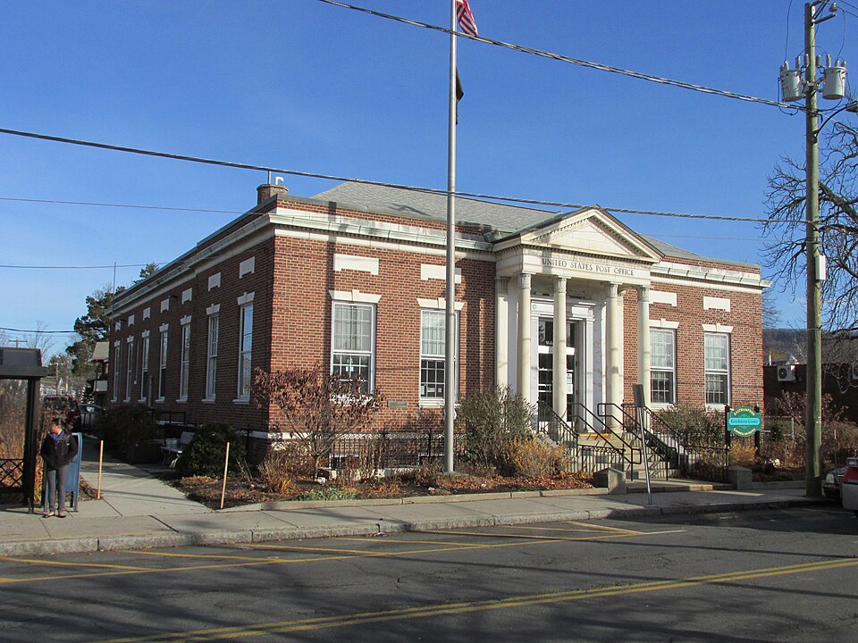 Photograph of United States Post Office-Easthampton Main