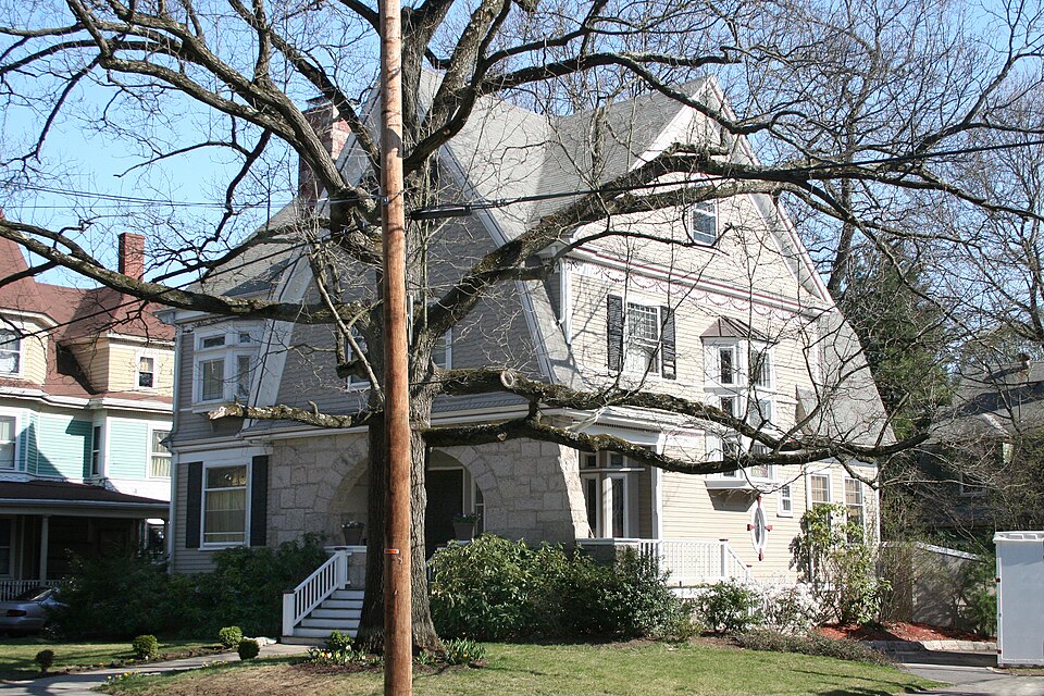 Photograph of House at 1008 Beacon Street